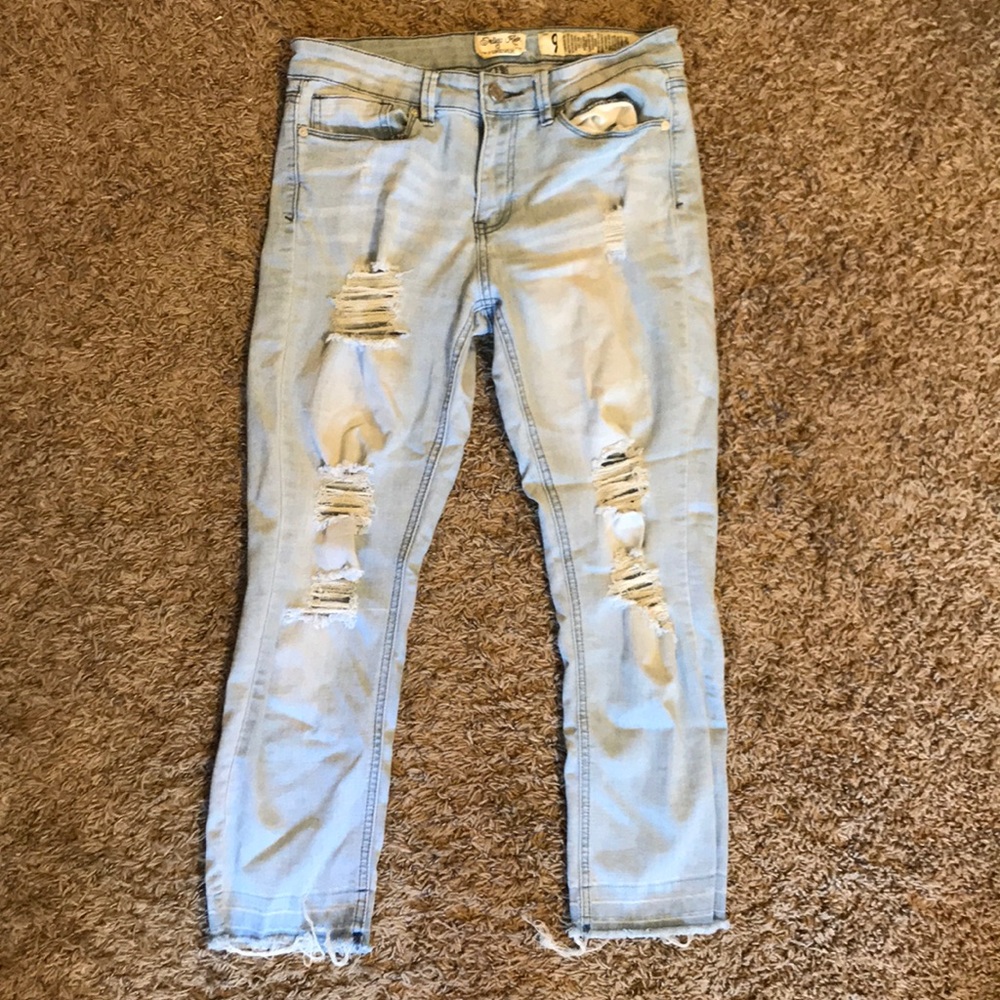 Distressed denim capris